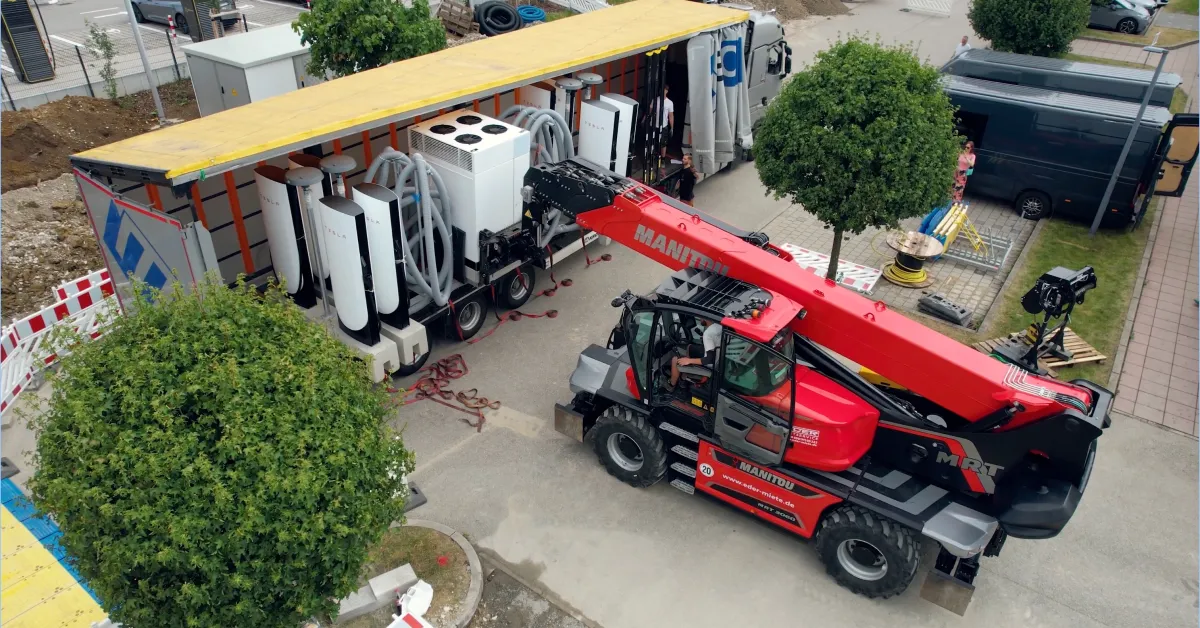 شاحن Tesla «Accordion» يختصر تركيب محطات Supercharger ويواجه تباطؤ التوسع