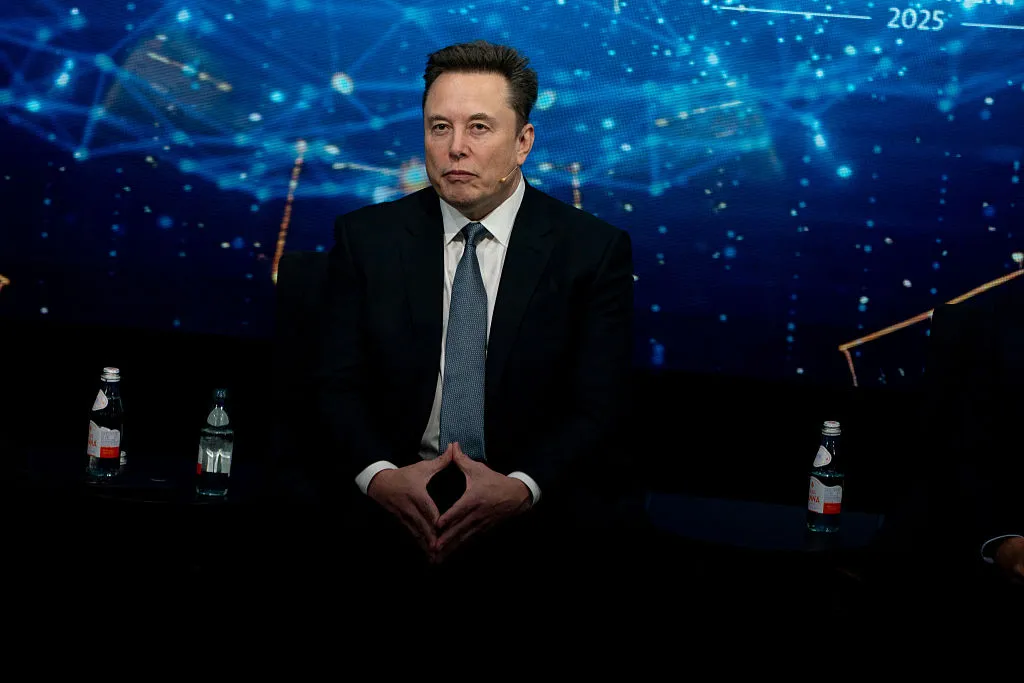 مسبك SpaceX لتوربينات الغاز قد يسرّع بنية الذكاء الاصطناعي على حساب التلوث