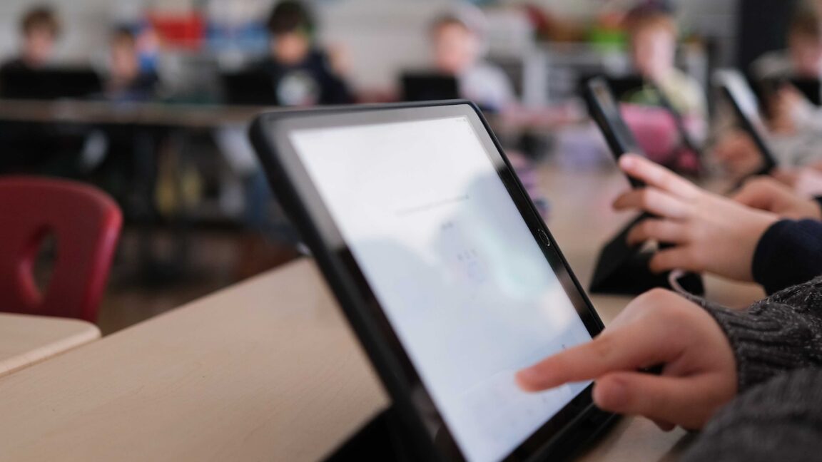 U.S. Schools and Libraries Press the FCC Not to Eliminate the E-Rate Program