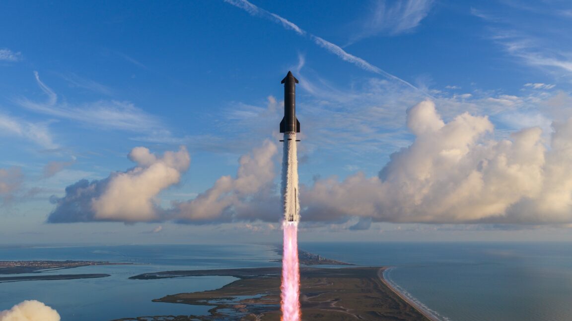 SpaceX strebt wöchentliche Startfrequenz für Starship bis 2027 an