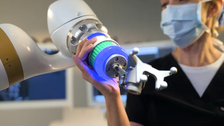Enovis تستحوذ على eCential Robotics لتطوير روبوتات جراحية للركبة والكتف