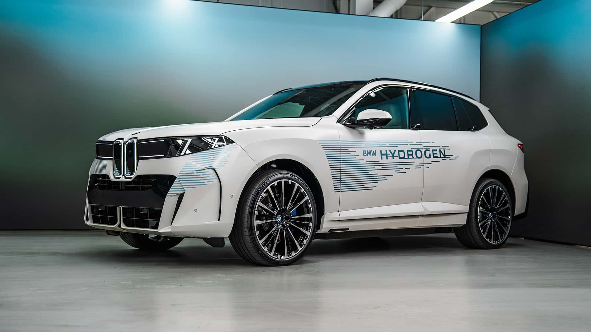 لماذا لا تتخلى BMW عن سيارات الهيدروجين؟