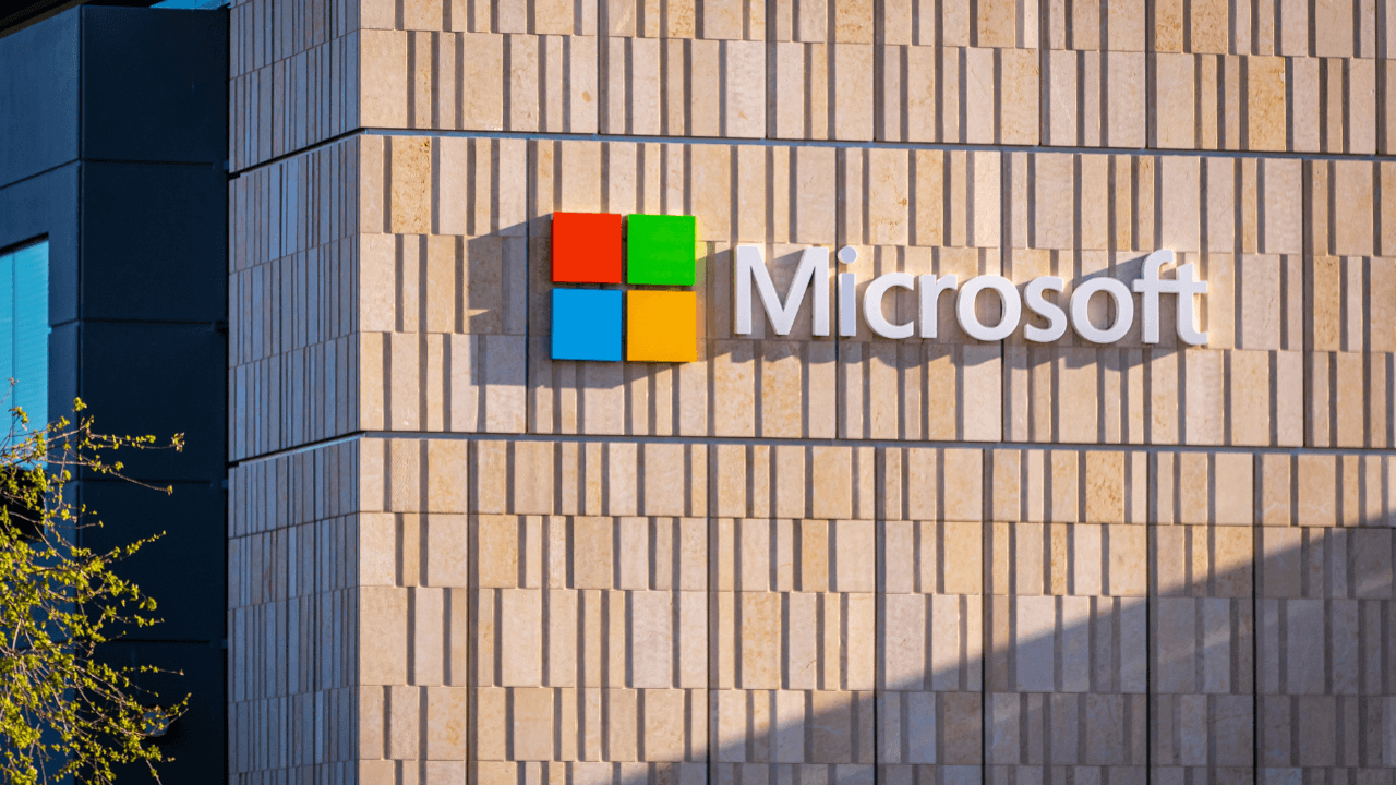 Microsoft تضع مسودة قواعد تُبقي نماذج الذكاء الاصطناعي تحت السيطرة البشرية