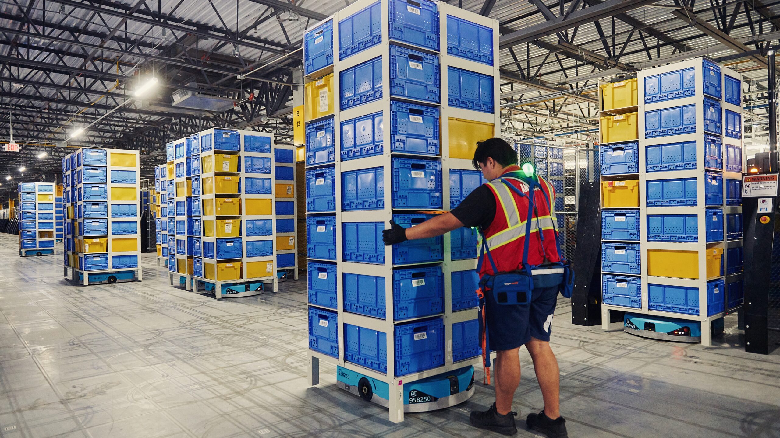 More Than One Million Robots in Amazon Warehouses: How Is Automation Reshaping Human Work?