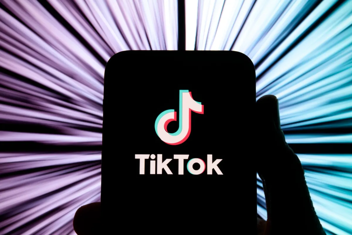 TikTok Integrates an AI Shopping Assistant and a One-Click Checkout Option