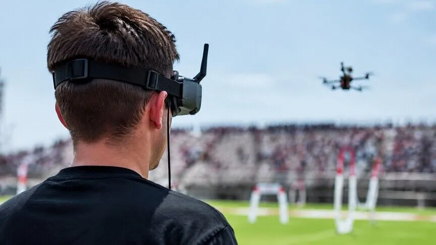 166 طالباً يتنافسون في تركيا لتطوير طائرات FPV تتعقب أهدافاً متحركة