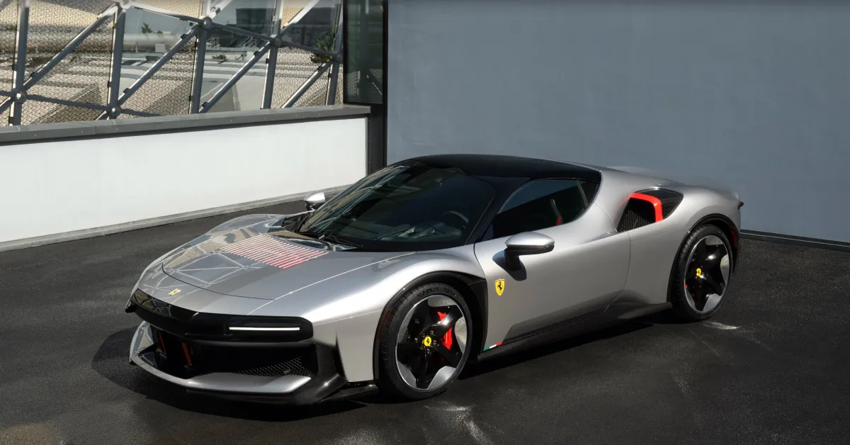 فيراري تكشف CZ26، سيارة وحيدة تمزج تصميم Luce بمحرك SF90 الهجين