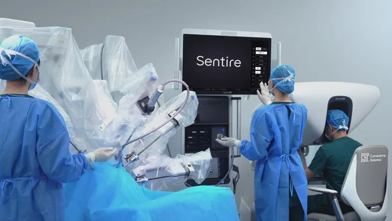 Medtronic تستثمر 700 مليون دولار في Cornerstone Robotics وتوزع روبوت Sentire خارج الولايات المتحدة