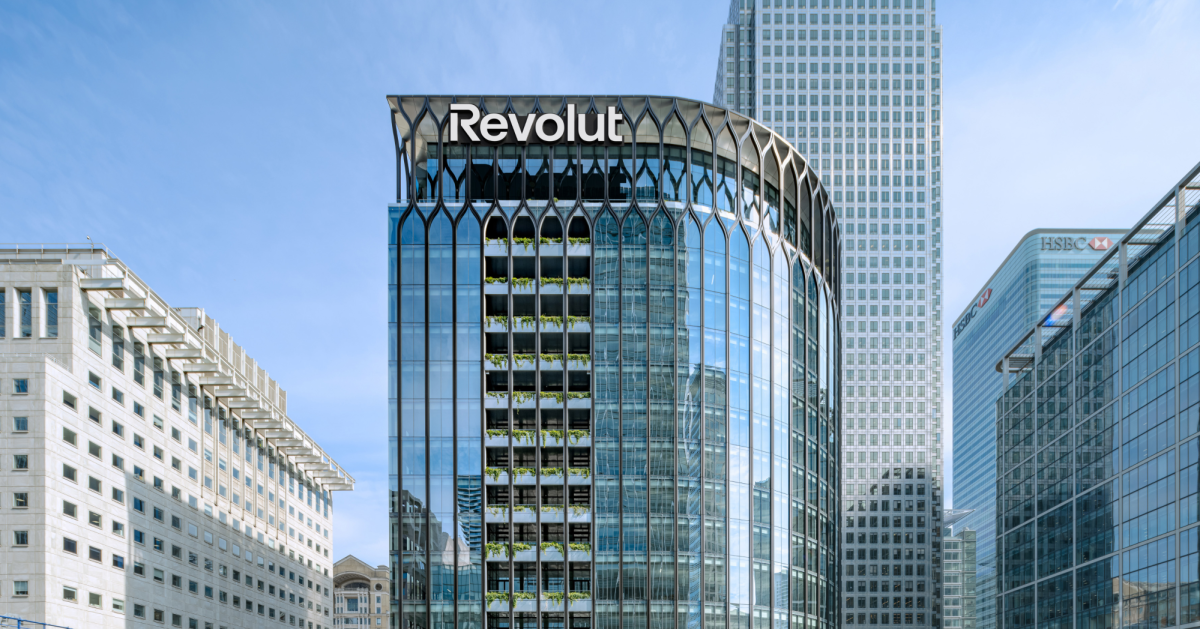 Revolut تؤكد تسريب بيانات عملاء بعد طلبات حكومية مزيفة