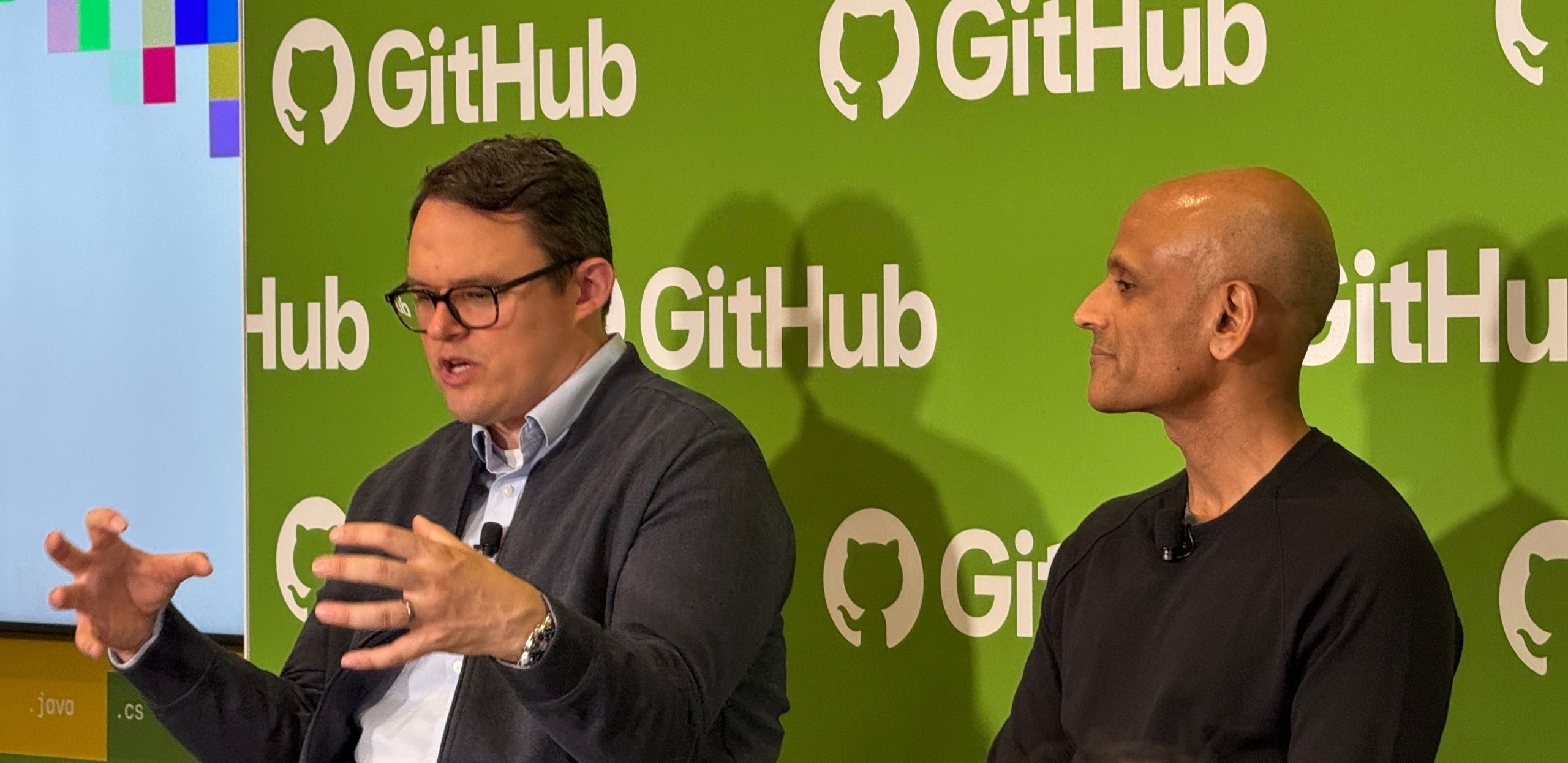GitHub reconstruye su infraestructura para la era de los agentes inteligentes y descarta la amenaza de los competidores