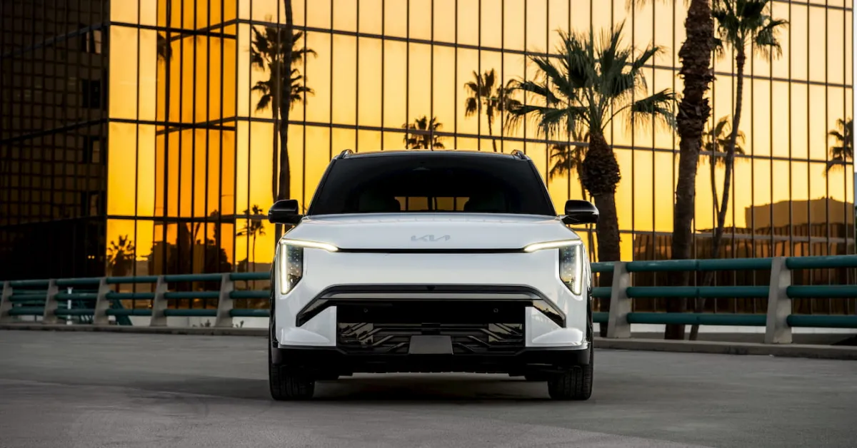كيا تعلن أسعار EV3 في الولايات المتحدة وكندا بدءاً من 29,890 دولاراً