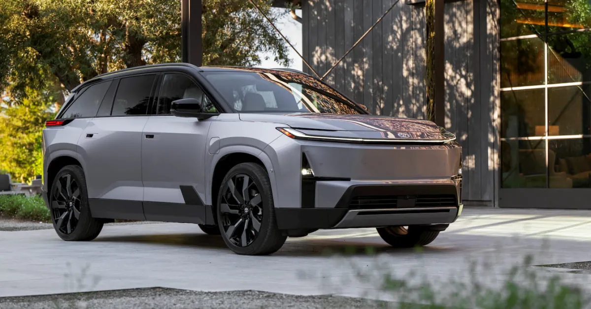 تويوتا تؤجل طرح SUV هايلاندر الكهربائية ثلاثية الصفوف إلى 2027 أو بعده