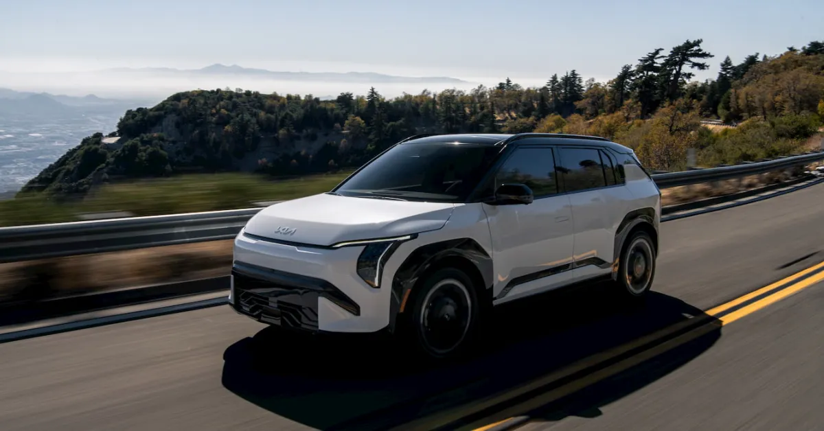 Kia تطرح EV3 في الولايات المتحدة بسعر يساوي الهجين وأقل بنحو 10 آلاف دولار من Niro EV