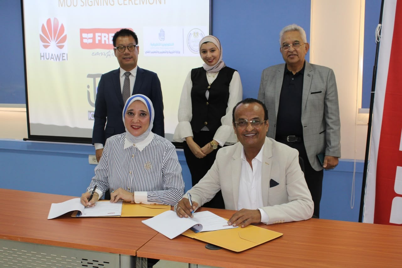هواوي تطلق أول أكاديمية لتكنولوجيا المعلومات والاتصالات داخل مدرسة تكنولوجيا تطبيقية في مصر