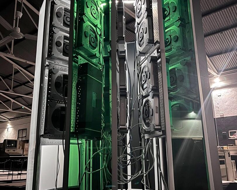 Spanish Museum Rebuilds Cray-1 Using 30 Old Mac Minis