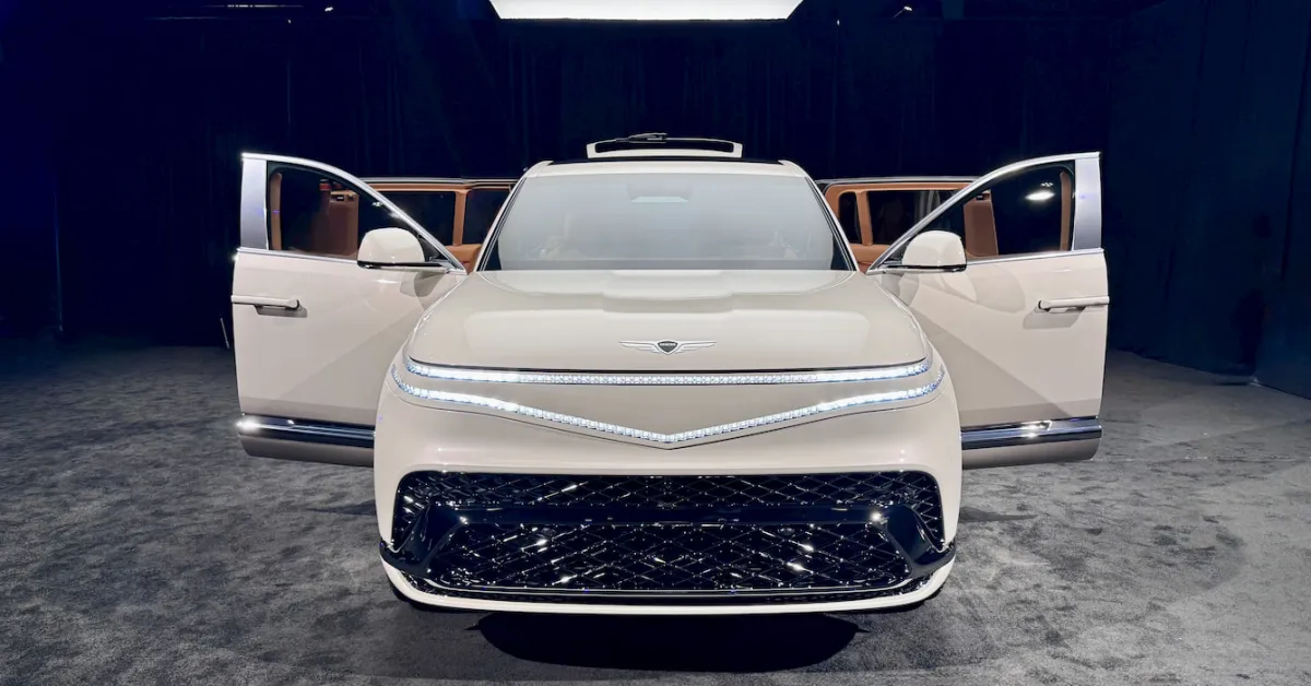 Genesis تكشف عن GV90 الكهربائية الفاخرة بمدى 500 كيلومتر وشحن 350 كيلوواط