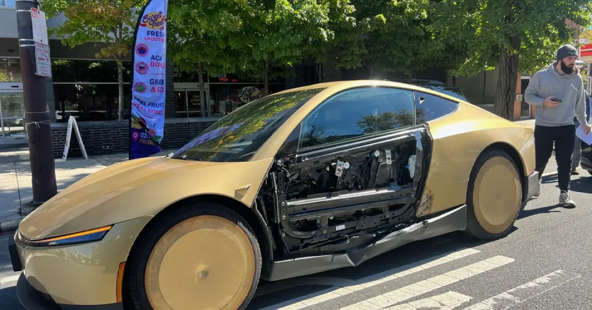 Philadelphia Incident Reveals Complete Detachment of Tesla Cybercab Door Panel