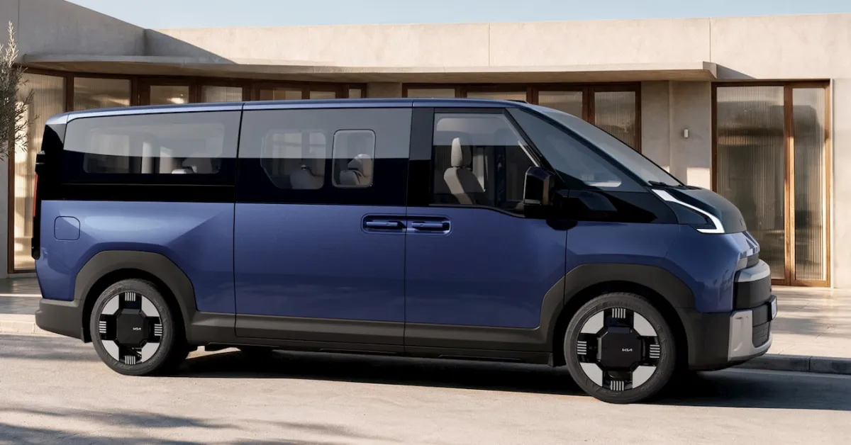 Kia تكشف عن شاحنتها الكهربائية PV7 لنقل 9 ركاب أو ما يصل إلى 8 أمتار مكعبة من الحمولة