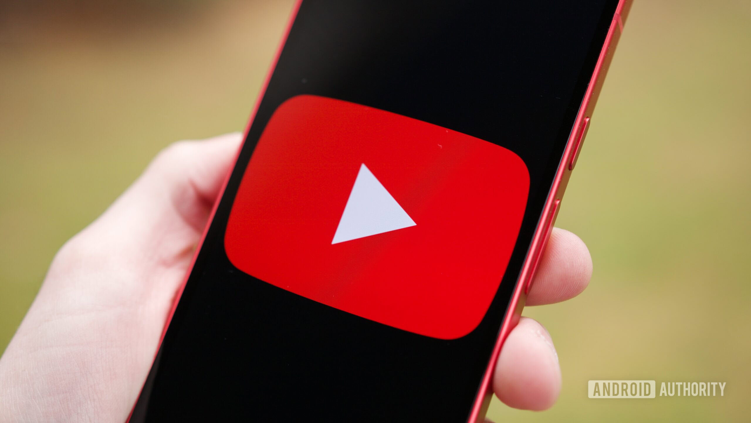 Technical Glitch in YouTube App Ends Full-Screen Mode and Automatically Cuts Sound