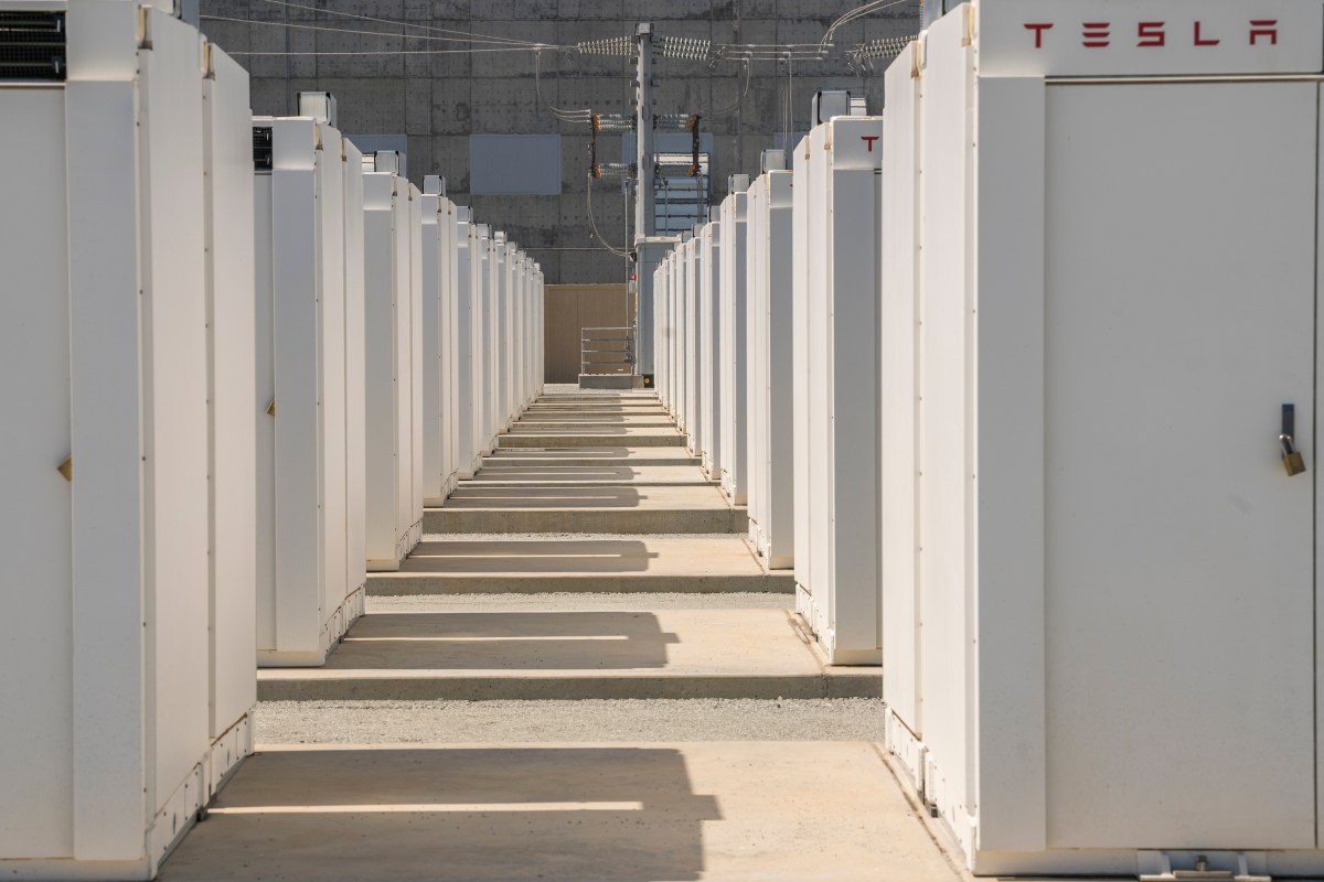 SpaceX أنفقت 329 مليون دولار على بطاريات Tesla Megapack منذ بداية العام