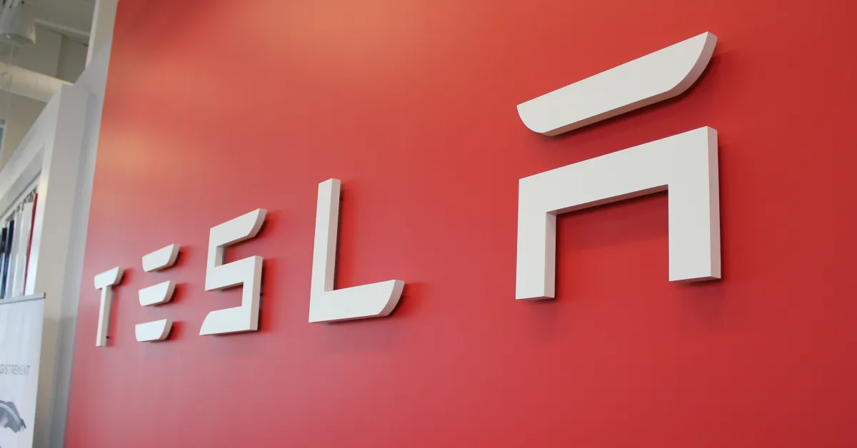 Previsões financeiras da Tesla para o terceiro trimestre de 2026: estabilidade nas receitas e queda nos lucros