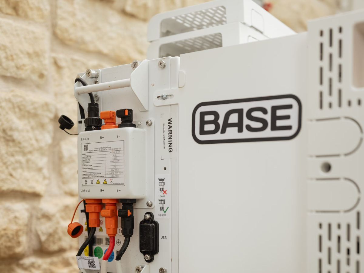 Base Power تجمع مليار دولار إضافي لتوسيع بطاريات المنازل ودعم الشبكة الكهربائية