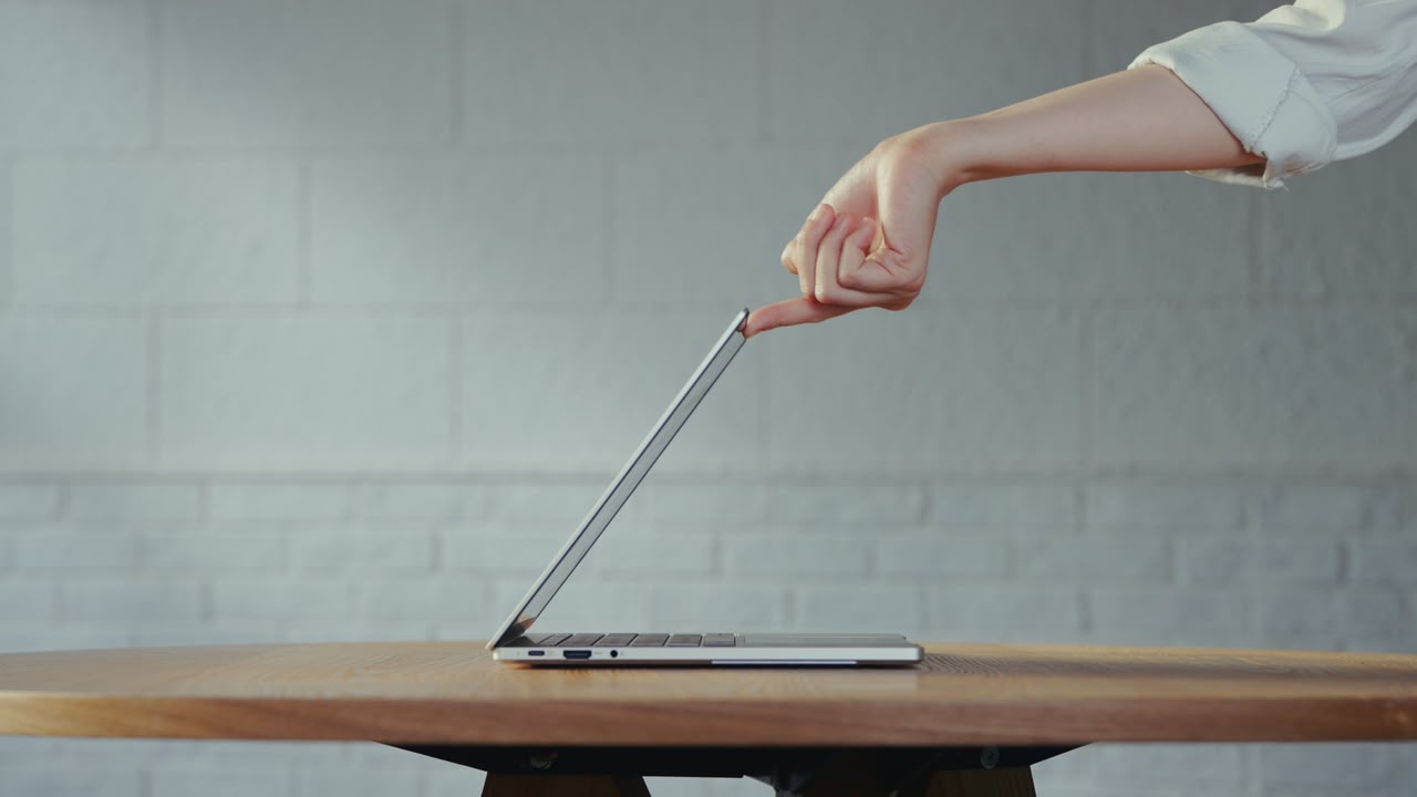 ASUS enthüllt ExpertBook A7: Ultradünner Laptop integriert KI mit Unternehmenssicherheitsstandards