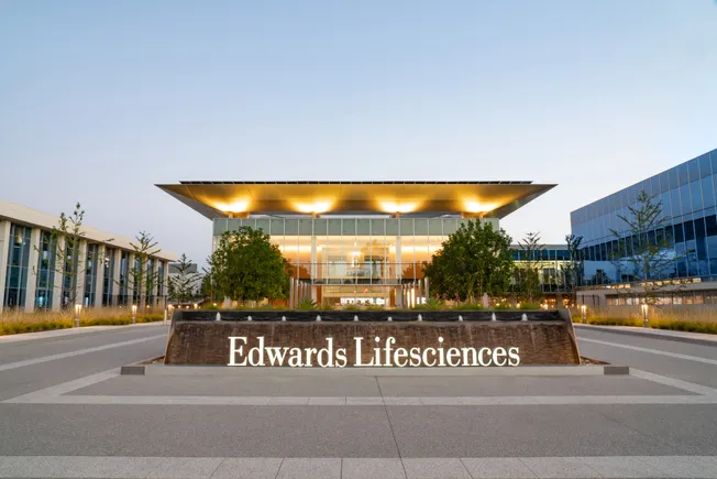 Edwards Lifesciences, Pascal Precision Triküspit Kapak Onarım Sistemi için FDA onayı aldı