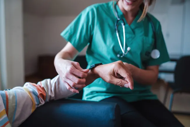 FDA تضع مبادئ لاستخدام الأجهزة القابلة للارتداء في التجارب السريرية